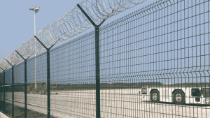 Read more about the article Airport Fence Solutions for Secure Perimeter Protection