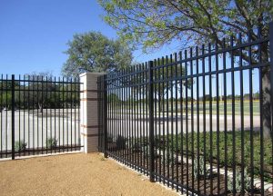 Read more about the article Steel Fencing for Importers: Specifications, Custom Options, and Sourcing Guide